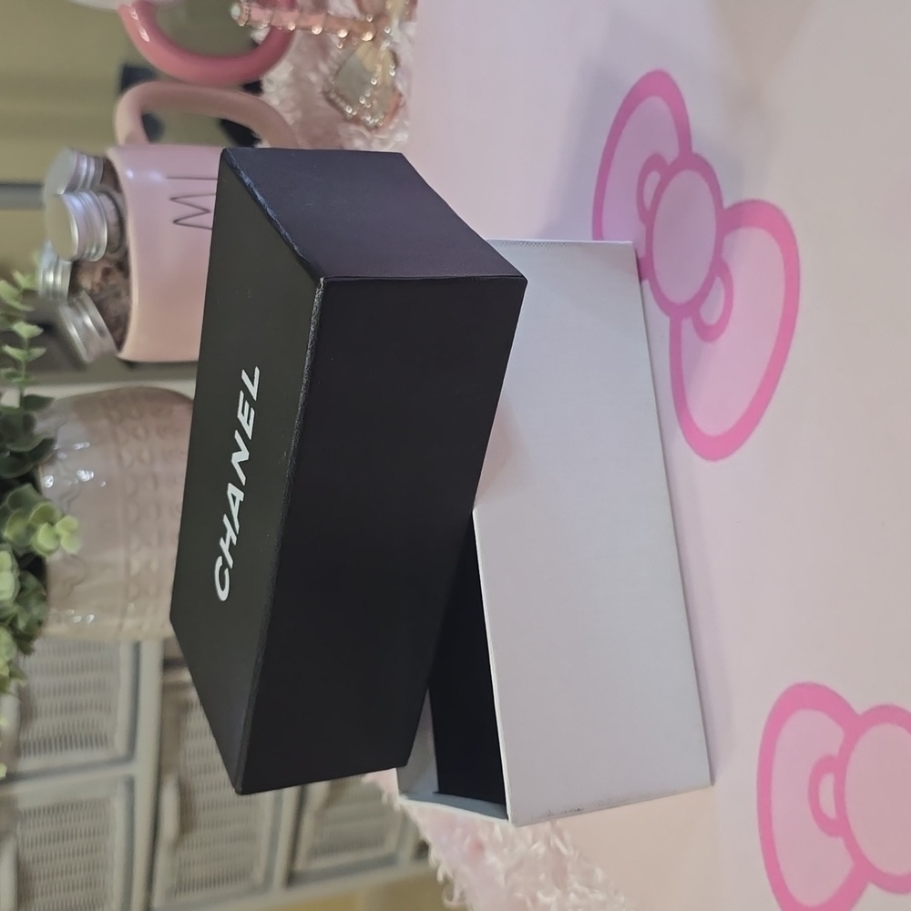 Chanel Box - Picture 2 of 8
